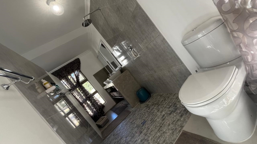 3 Bedroom Property for Sale in Wavecrest Eastern Cape